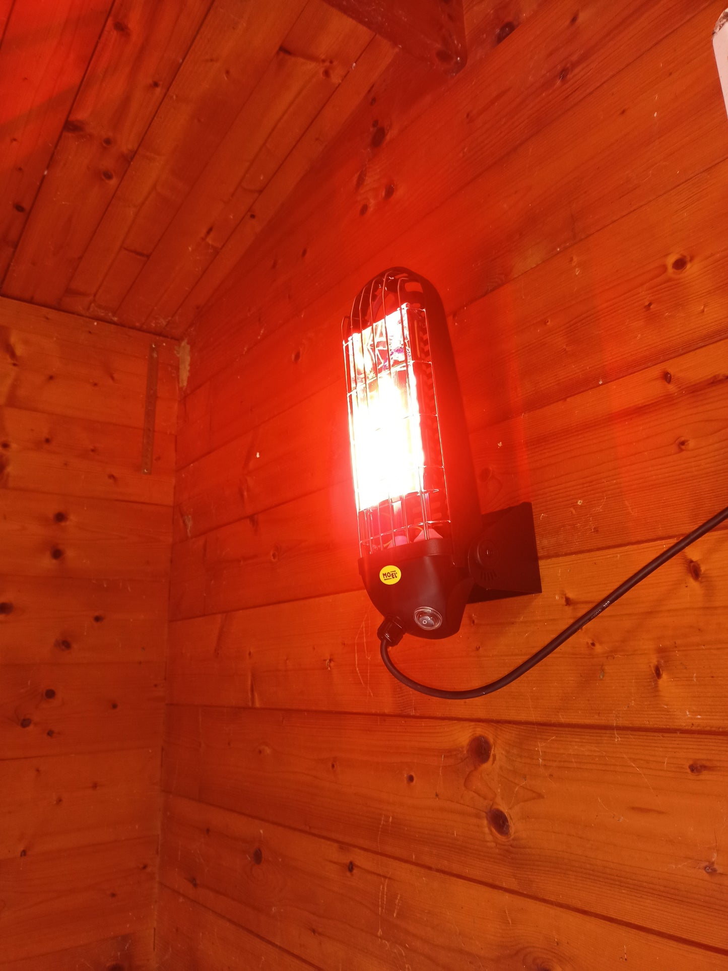 EHS-600 - Lampada Riscaldante per Animali - Riscaldamento Infrarosso per Box e Recinti